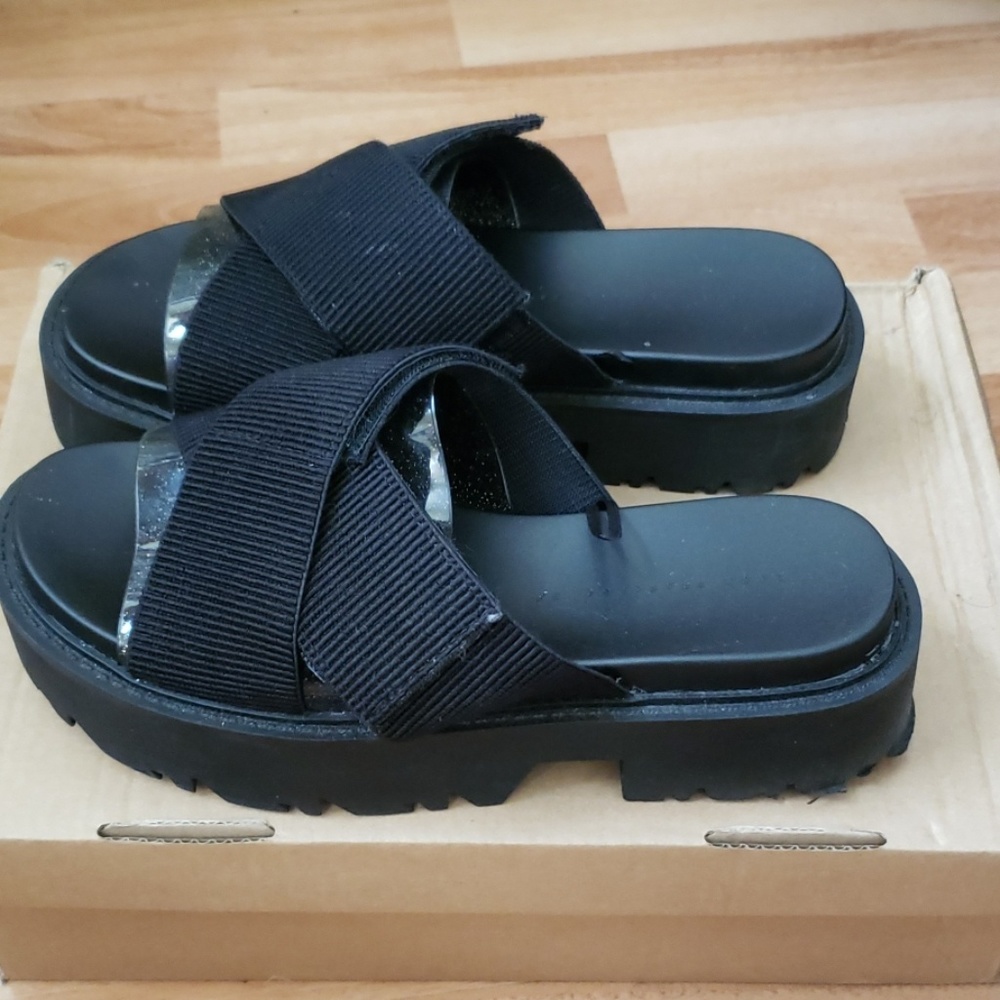 Black platform Zara sandals
